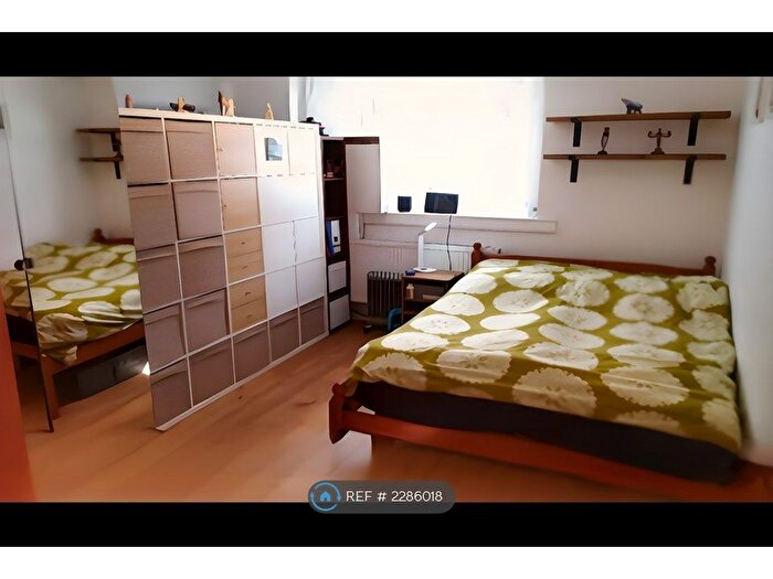 1 Bedroom Flat To Rent In Ascham End, London, Walthamstow., E17