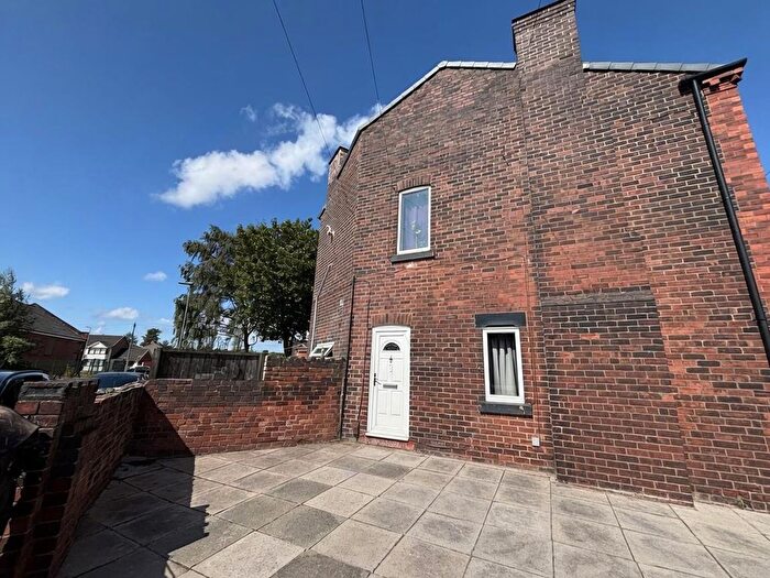 2 Bedroom Flat For Sale In Bryn Road, Wigan, WN4