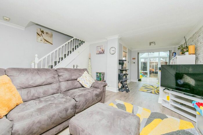 3 Bedroom Property To Rent In Wyndham Close, Colchester, CO2