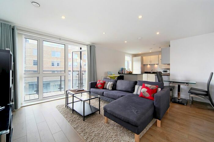 3 Bedroom Flat To Rent In Greenwich High Road, London, SE10