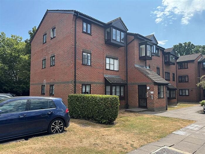 Studio To Rent In Gladbeck Way, Enfield, EN2