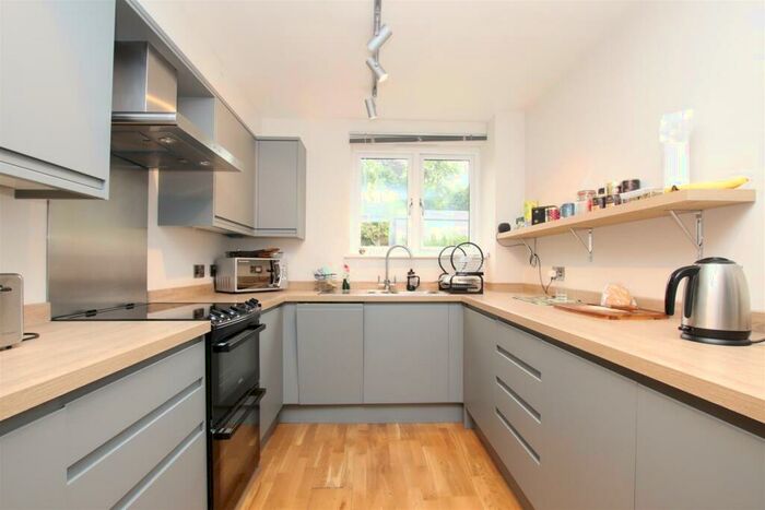 2 Bedroom Flat To Rent In Dahlia Gardens, Bath, BA2