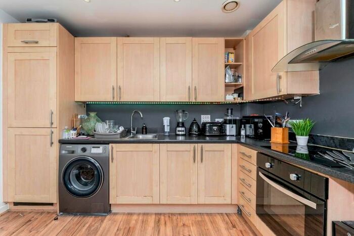 2 Bedroom Flat To Rent In Drayton Green Road, London W13
