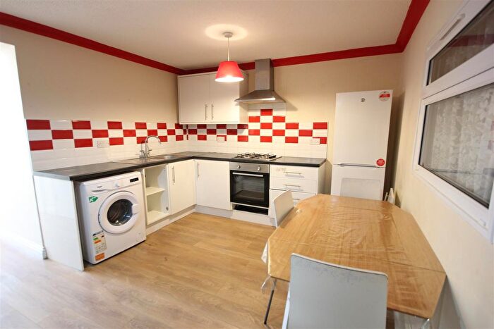 2 Bedroom Flat To Rent In East Road, Burnt Oak, HA8
