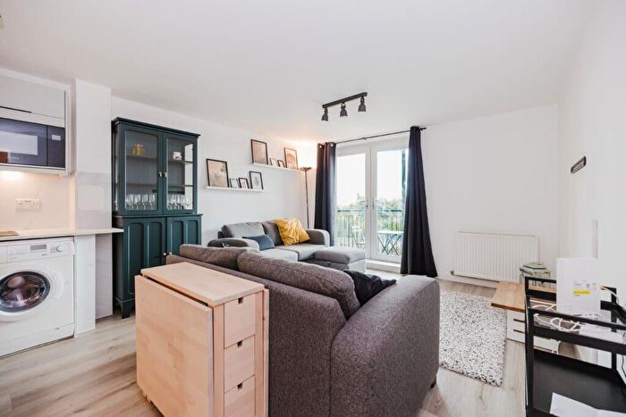 2 Bedroom Flat To Rent In L – Colonsay Way, Edinburgh, EH5