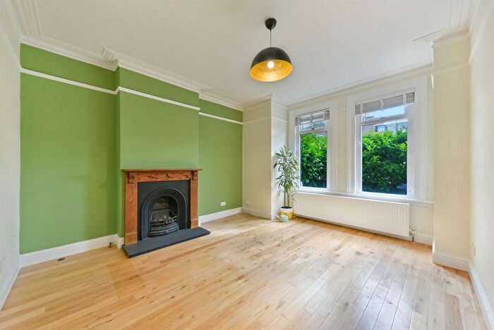 2 Bedroom Flat To Rent In Kingston Road, Wimbledon, SW20