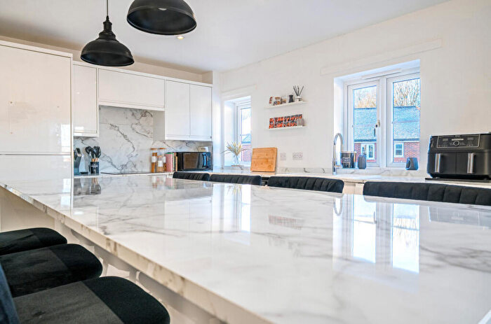 2 Bedroom Maisonette For Sale In Pexalls Close, Hook, Hampshire, RG27