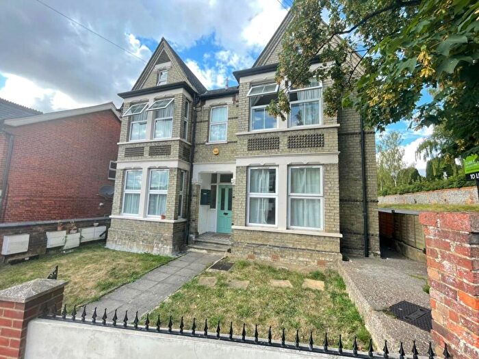 Flat To Rent In Priory Road, HP13