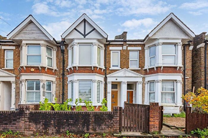 5 Bedroom Property For Sale In Horn Lane, Acton, W3