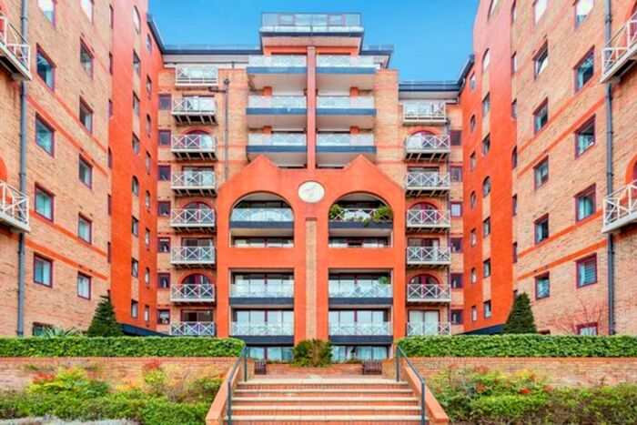 2 Bedroom Flat To Rent In William Morris Way, London, SW6