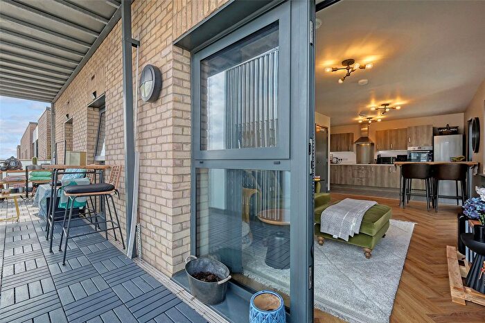 2 Bedroom Flat For Sale In Broadis Way, Rainham, RM13