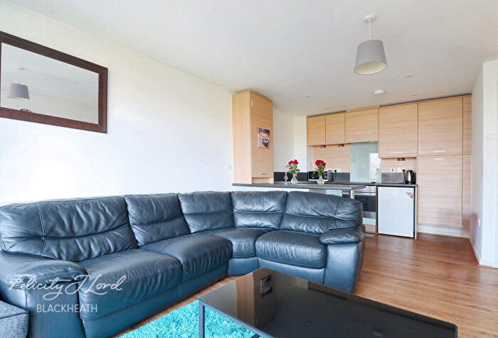 2 Bedroom Apartment To Rent In Gunyard Mews, London, SE18