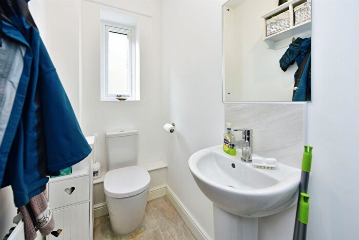 3 Bedroom Semi-Detached House For Sale In Whiteley Field Lane, Sheffield, S6