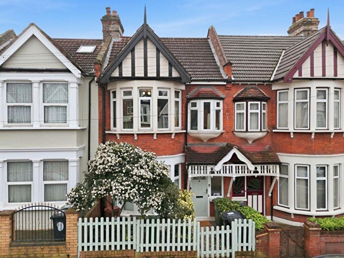 2 Bedroom Flat For Sale In Colchester Road, Leyton, E10