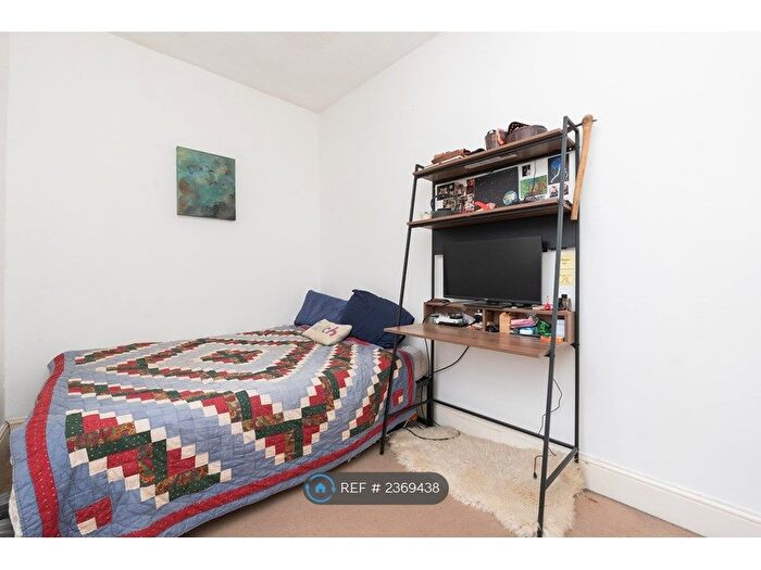 2 Bedroom Flat To Rent In Cotham Grove, Bristol, BS6