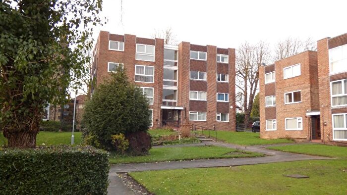 1 Bedroom Flat For Sale In Kingsway Court, Leeds, West Yorkshire, LS17