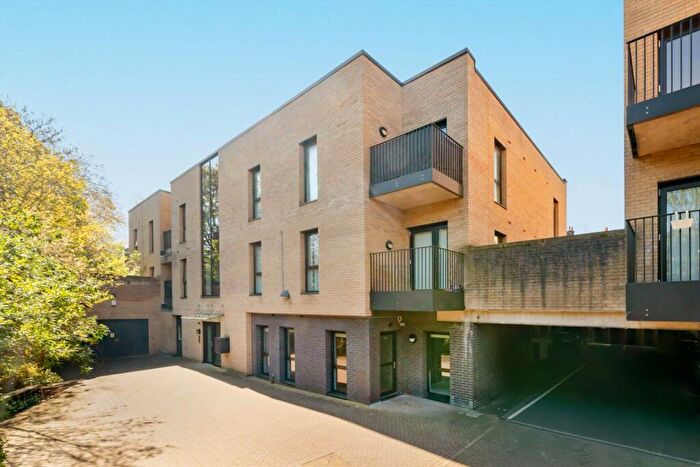 1 Bedroom Flat To Rent In Newman Close, Willesden Green, NW10