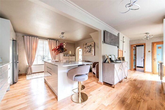 5 Bedroom Semi Detached House For Sale In Darnley Road, Strood, Rochester, Kent, ME2