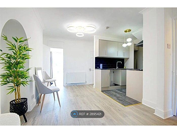 2 Bedroom Flat To Rent In Ordnance Road, Enfield, EN3