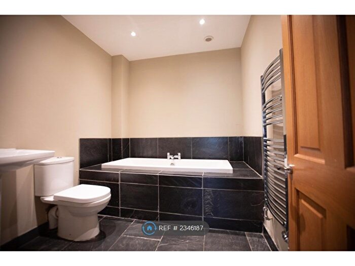 6 Bedroom Semi-Detached House To Rent In Burnley Road, Todmorden, OL14