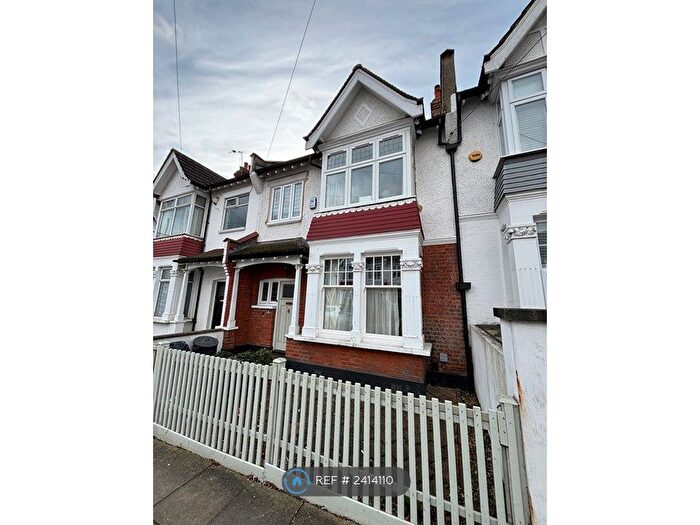 3 Bedroom Terraced House To Rent In Fircroft Road, London, SW17