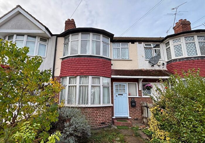 3 Bedroom Terraced House For Sale In Scorton Avenue, Perivale, Greenford, Middlesex, UB6