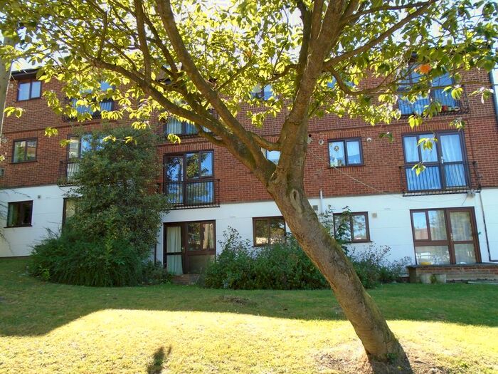 2 Bedroom Flat To Rent In Tudor Close, Highgate, N6