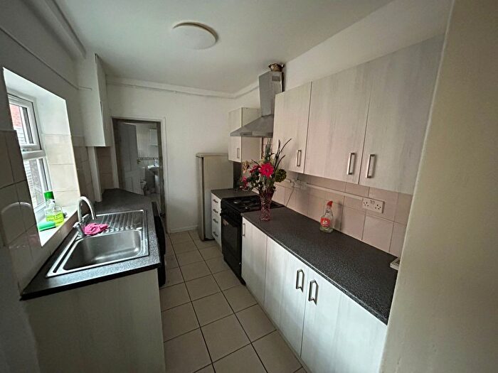 3 Bedroom End Of Terrace House To Rent In Hinde House Lane, Sheffield, S4