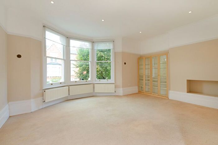 3 Bedroom Flat To Rent In Parliament Hill, Hampstead, NW3