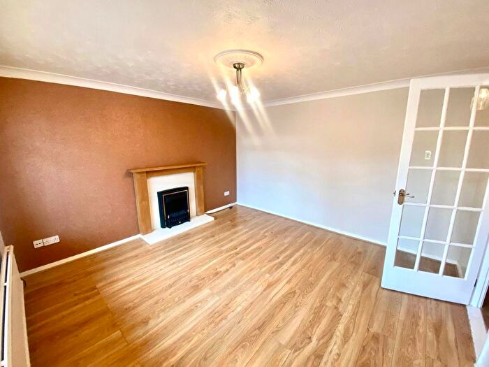 3 Bedroom Property To Rent In Kitson Close, Leeds, LS12