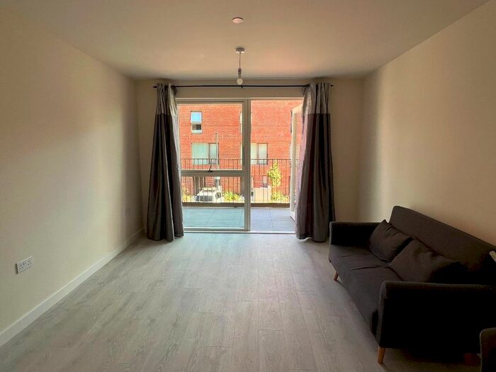 1 Bedroom Flat To Rent In Silverview Close, Harrow, HA1