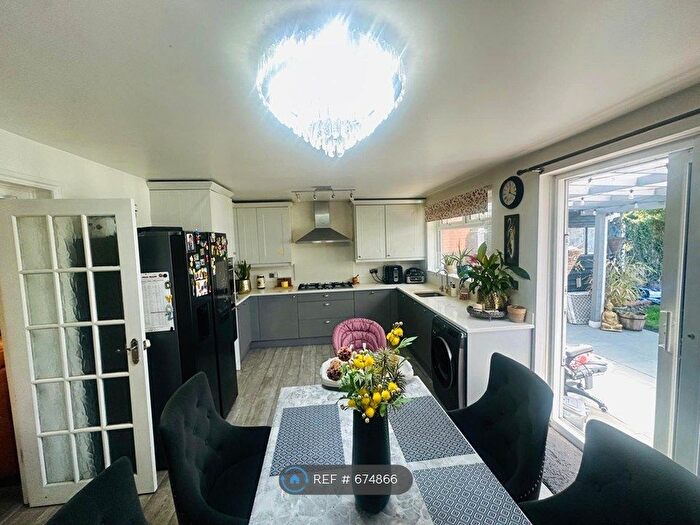 4 Bedroom Semi-Detached House To Rent In Brambles Farm Drive, Uxbridge, UB10