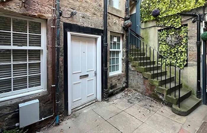 1 Bedroom Flat To Rent In A High Street, Dalkeith, EH22