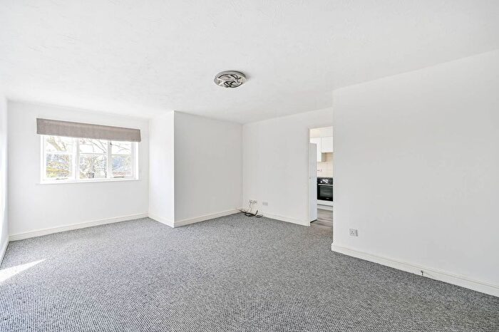 2 Bedroom Flat To Rent In Winery Lane, Kingston, Kingston Upon Thames, KT1