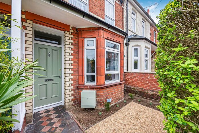 3 Bedroom Terraced House For Sale In Shaftesbury Rd, Reading, RG30