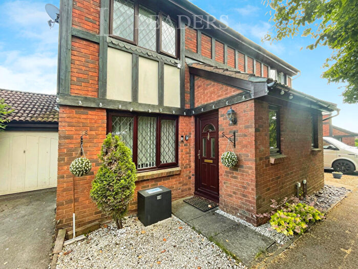 3 Bedroom Semi-Detached House To Rent In Redgrave Drive, Maidenbower, RH10