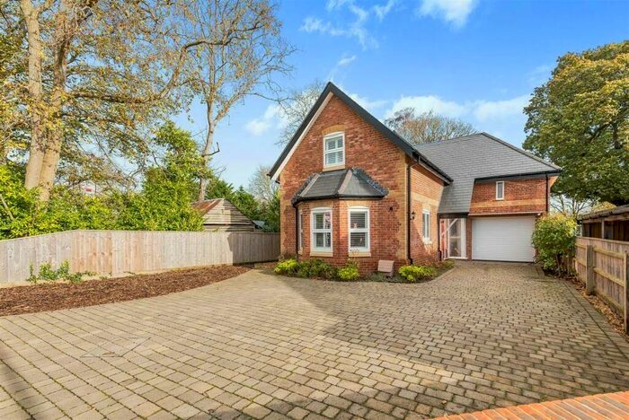 4 Bedroom House To Rent In Dorchester Road, Lytchett Minster, BH16