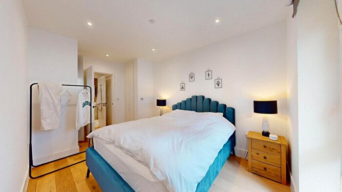 1 Bedroom Flat For Sale In Hive House, Verdo, Kew Bridge, Brentford, TW8
