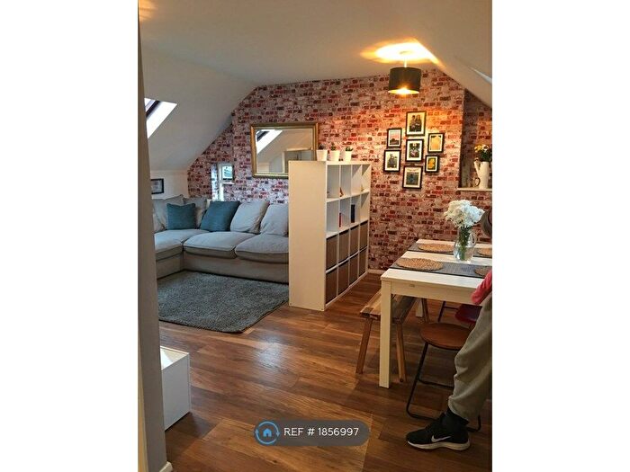 2 Bedroom Flat To Rent In Birmingham Road, Lichfield, WS13