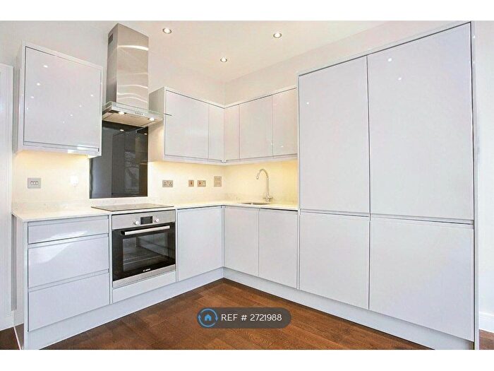 2 Bedroom Flat To Rent In The Braccans, Bracknell, RG12