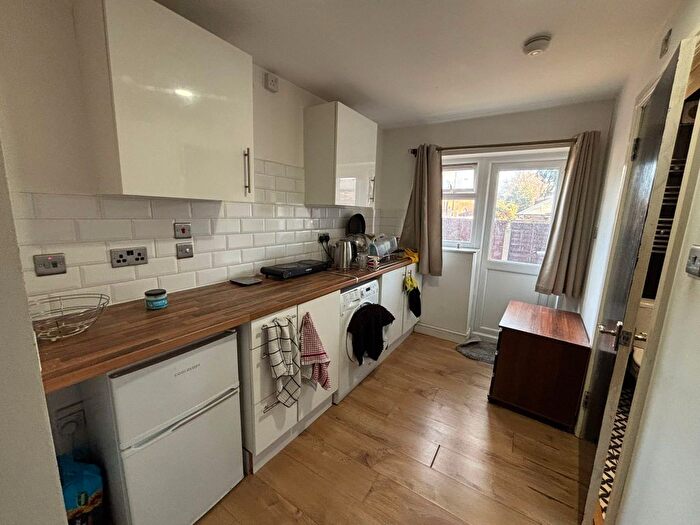 1 Bedroom Studio To Rent In Buckingham Road, London, E18