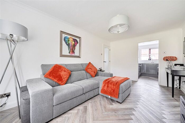 1 Bedroom Flat For Sale In Maple Leaf Close, Biggin Hill, Westerham, Kent, TN16