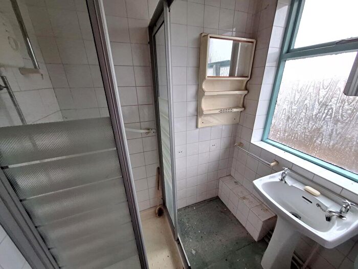 3 Bedroom End Of Terrace House For Sale In Dell Close Willenhall Coventry, CV3