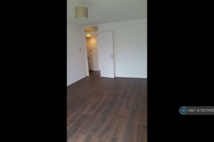 1 Bedroom Flat To Rent In Woodcote Rd, Wallington, SM6