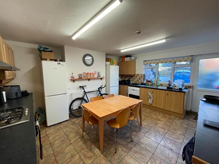 5 Bedroom Terraced House To Rent In Buckingham Mount, Hyde Park, Leeds, LS6