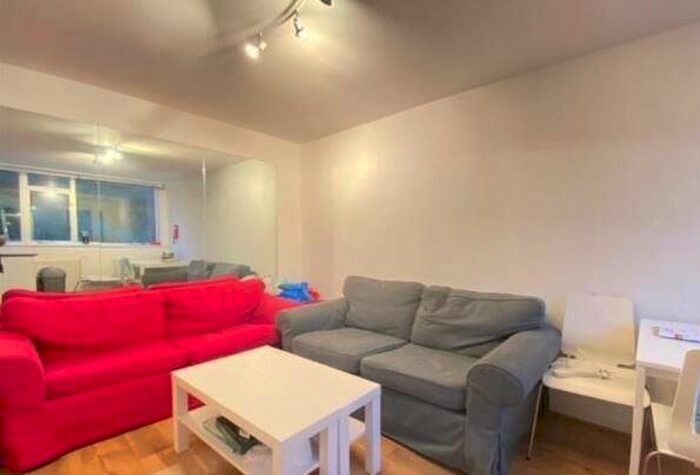 6 Bedroom Semi-Detached House To Rent In Ashenden Road, Guildford, GU2