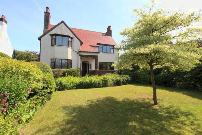 4 Bedroom Detached House For Sale In St. Annes Road East, Lytham St. Annes, FY8