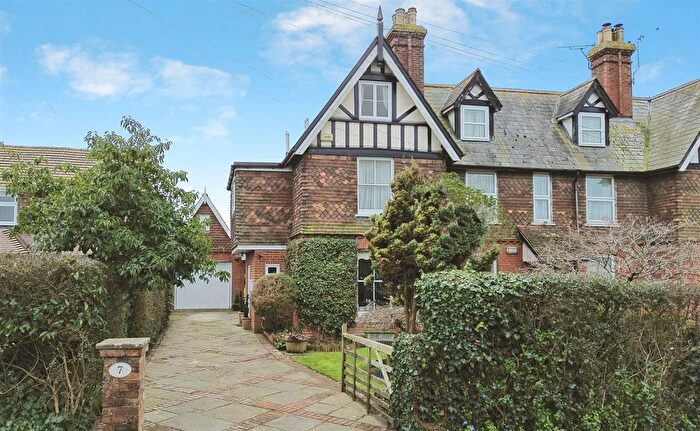 4 Bedroom End Of Terrace House For Sale In Marden Road, Staplehurst, TN12