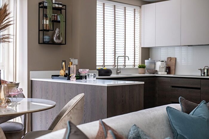 3 Bedroom Flat For Sale In " Bedroom Apartment" At Carlton Vale, London, NW6