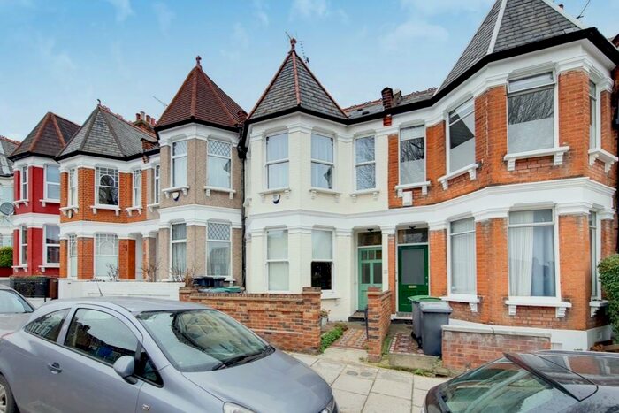 2 Bedroom Flat To Rent In Pemberton Road, Harringay Ladder, London, N4